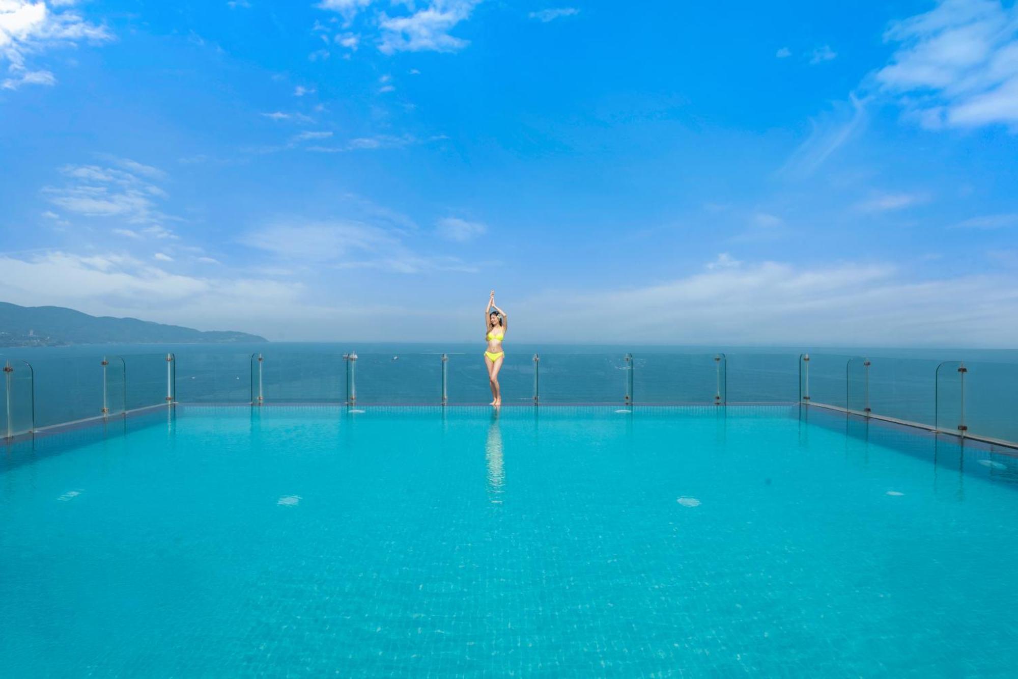 Canvas Danang Beach Hotel Exterior foto