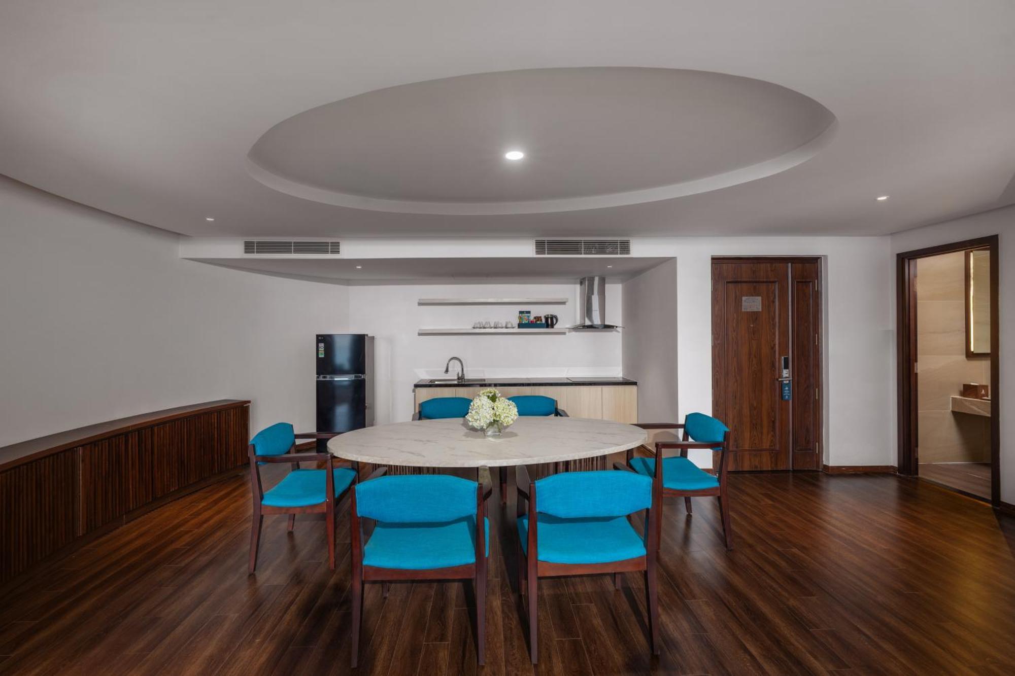 Canvas Danang Beach Hotel Exterior foto